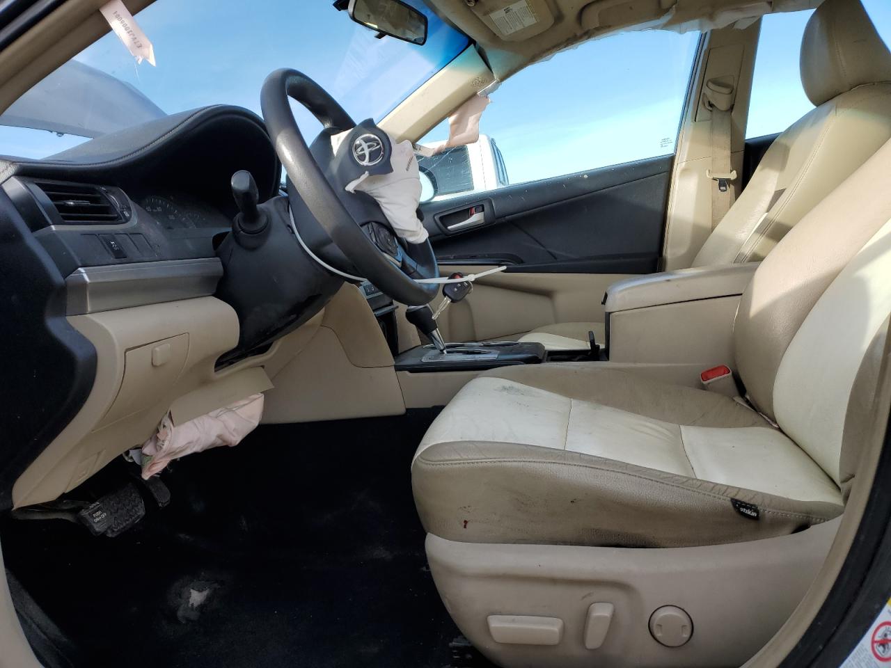 Toyota Camry Base Image 6