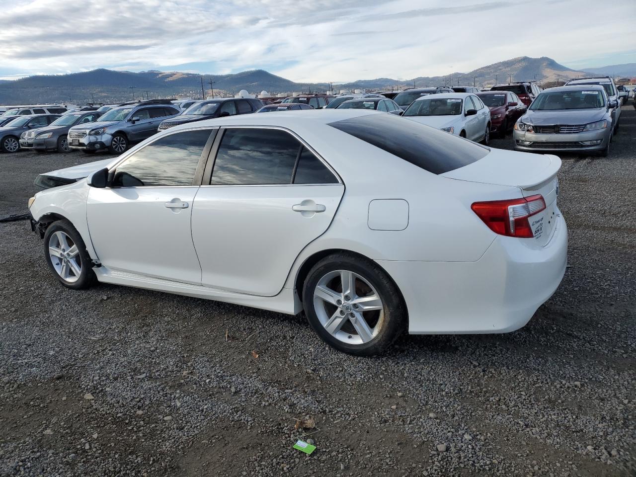 Toyota Camry L Image 7