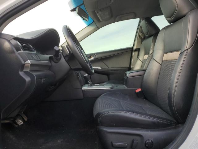 Toyota Camry L Image 2