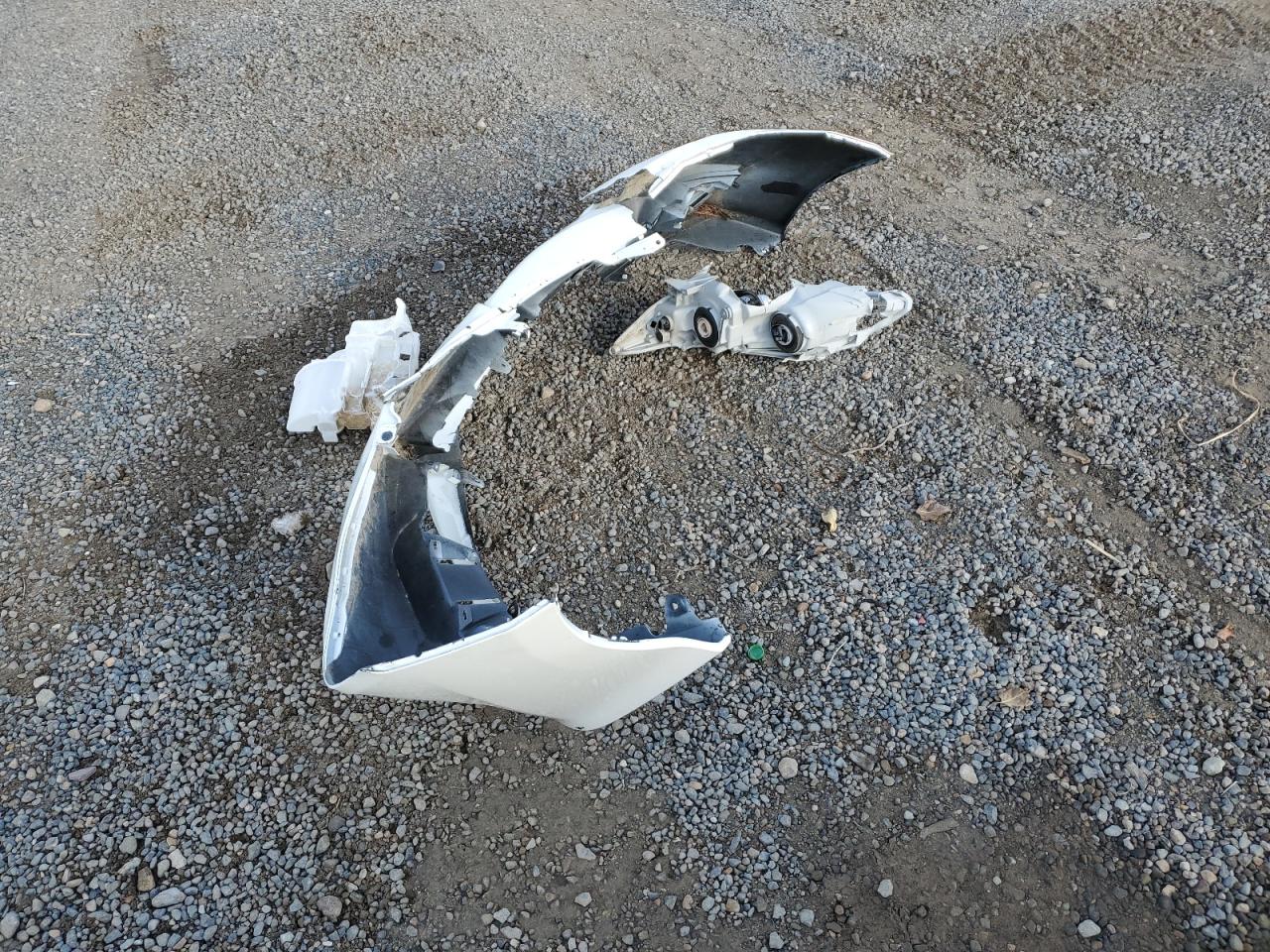 Toyota Camry L Image 9