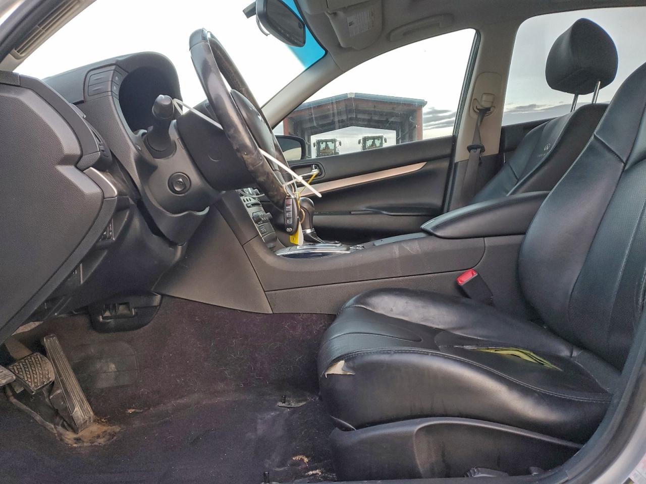 INFINITI G37 Image 12