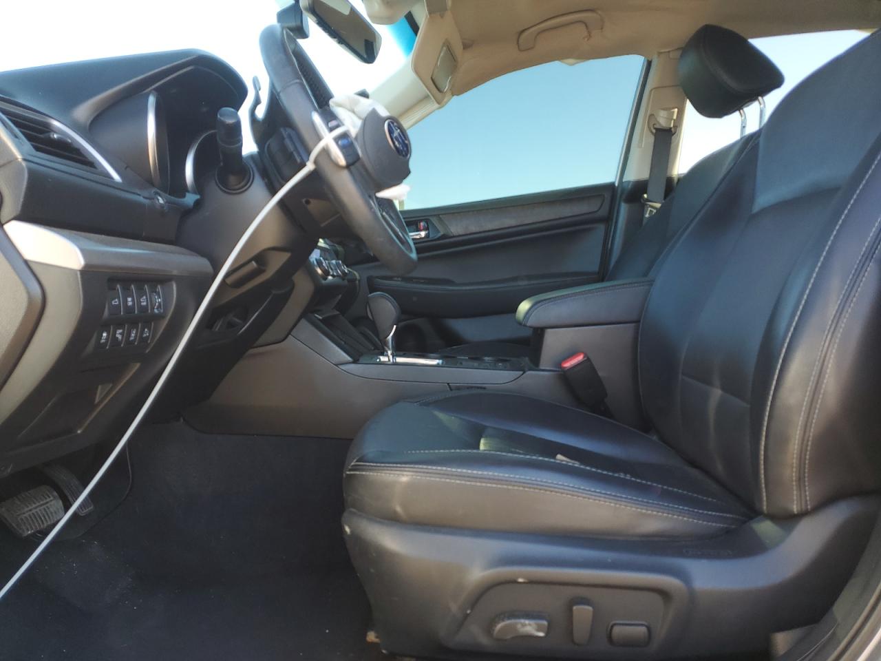 Subaru Outback 2.5i Limited Image 6