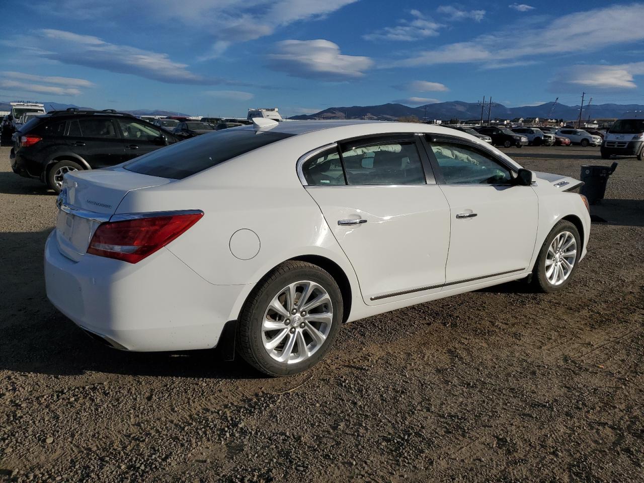 Buick LaCrosse Image 4
