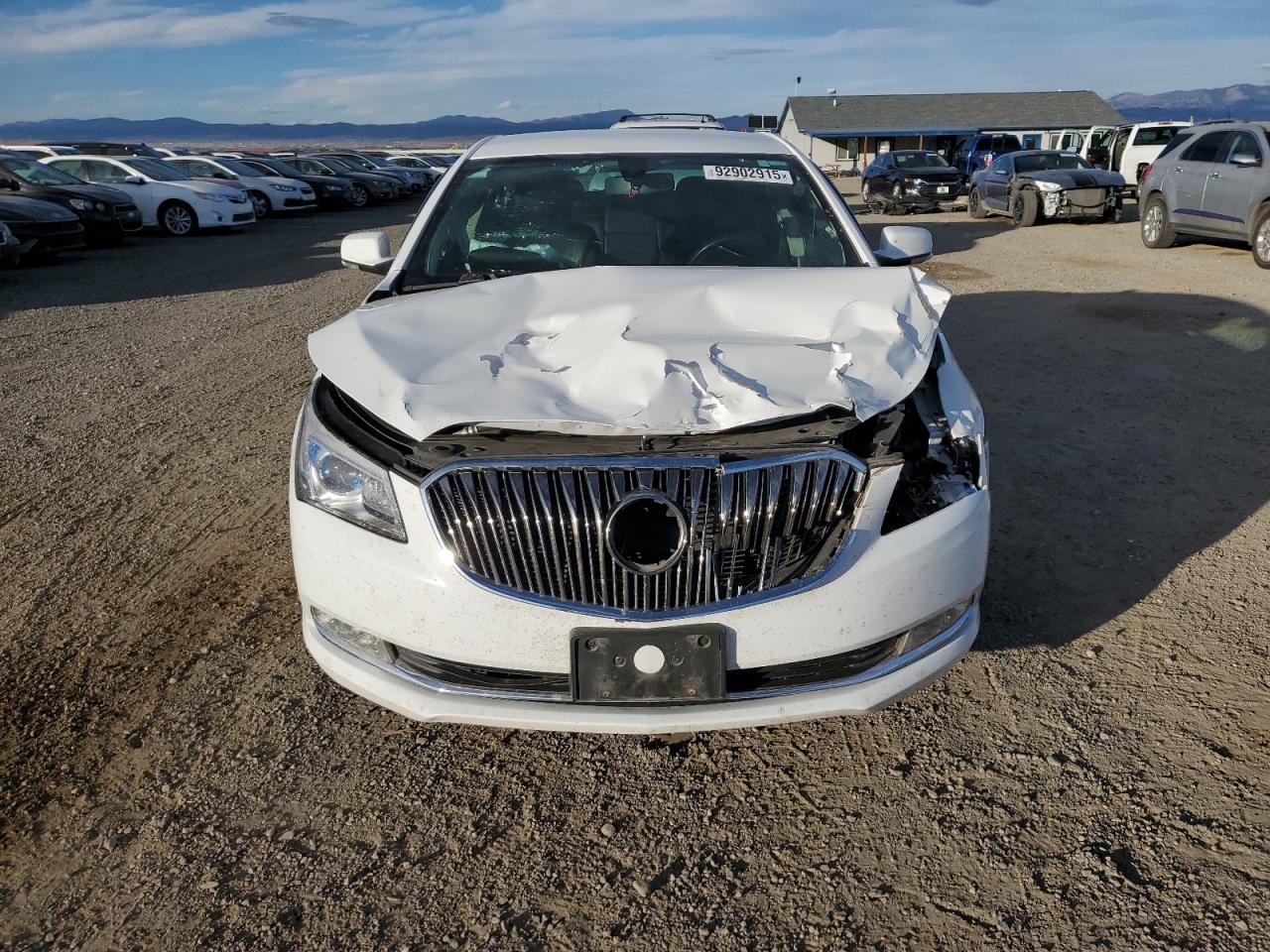 Buick LaCrosse Image 3