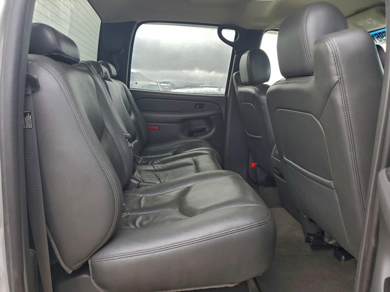 Chevrolet Silverado K2500 Image 12