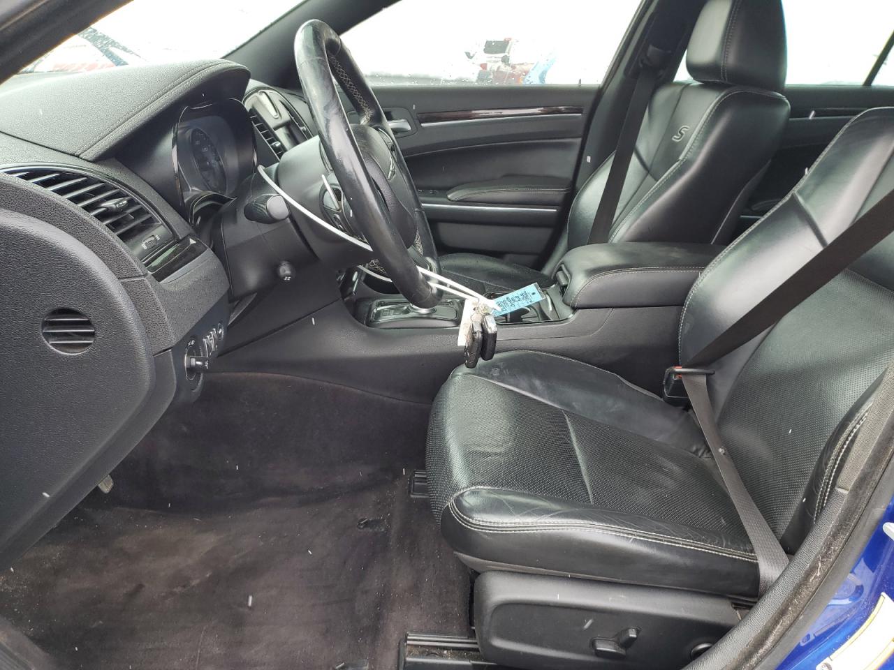 Chrysler 300 S Image 2