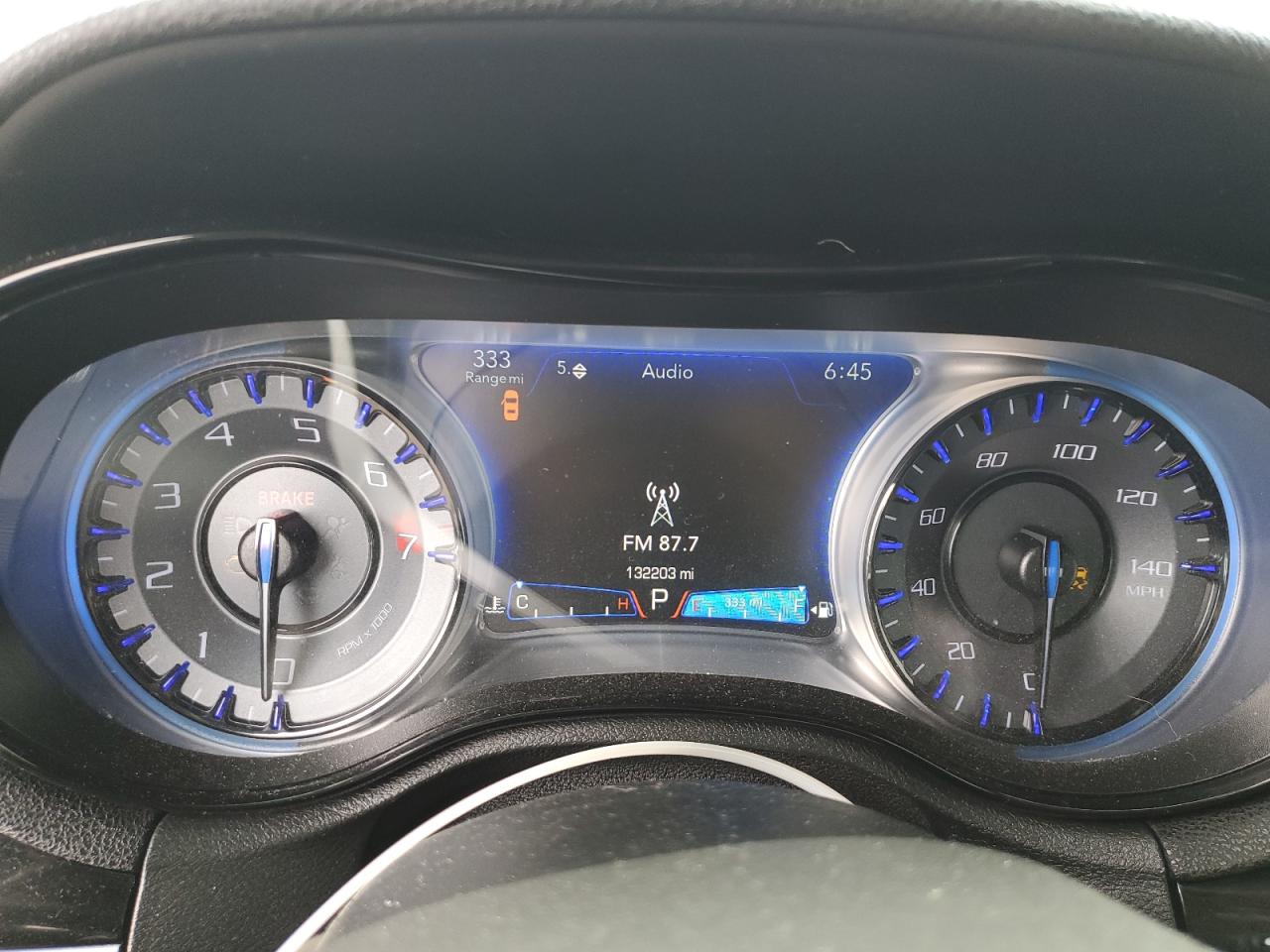 Chrysler 300 S Image 11