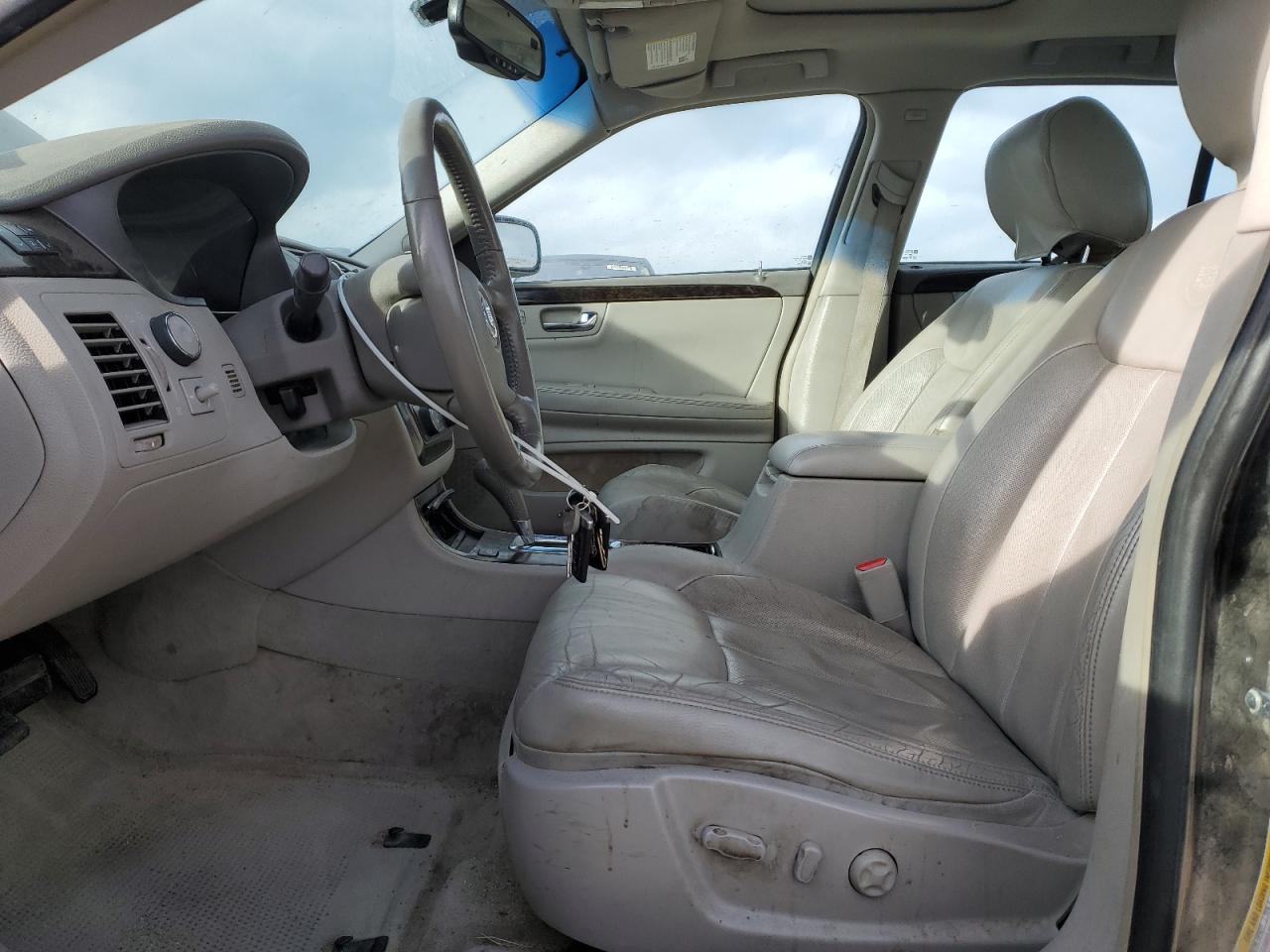 Cadillac DTS Luxury Collection Image 12