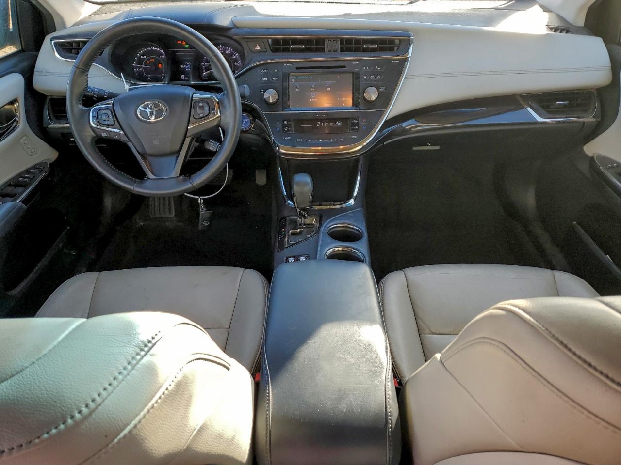 Toyota Avalon Hybrid Image 4