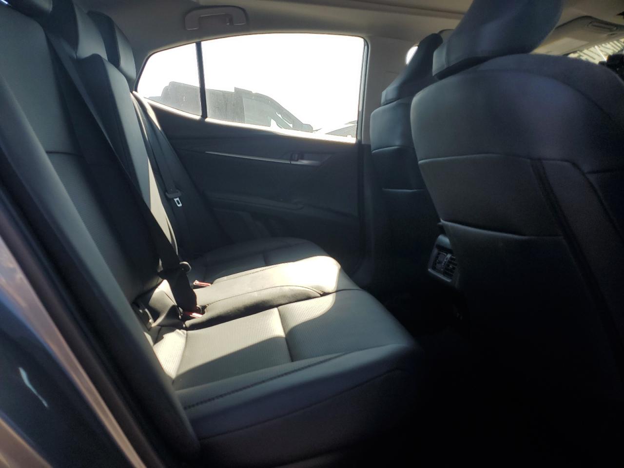 Toyota Camry Xse Image 9