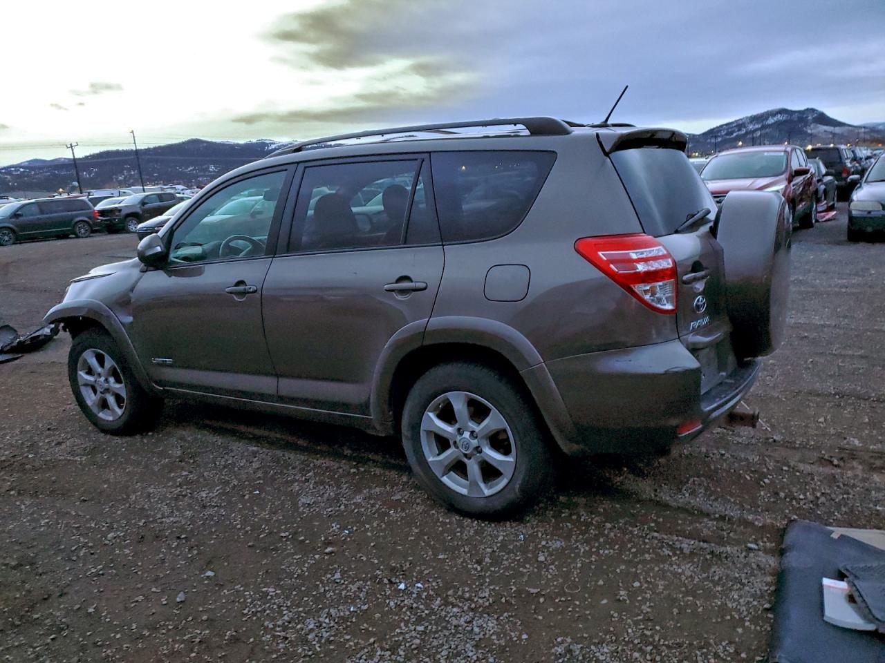 Toyota RAV4 Limited Image 4
