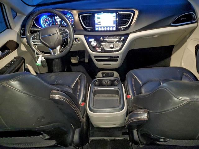 Chrysler Pacifica Touring L Image 13