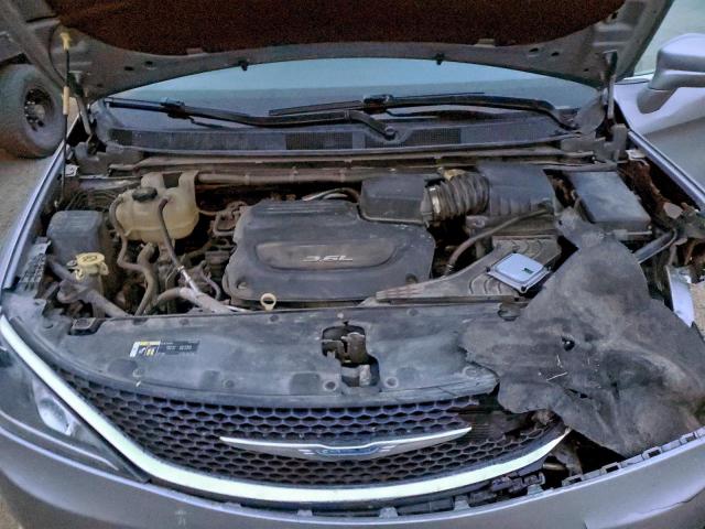 Chrysler Pacifica Touring L Image 6