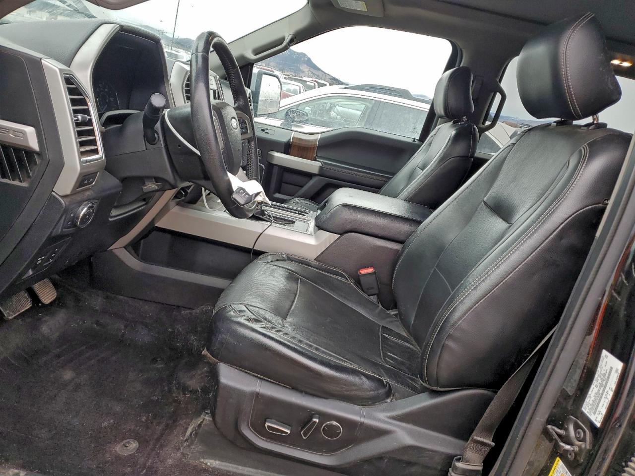 Ford F-150 Supercrew Image 11