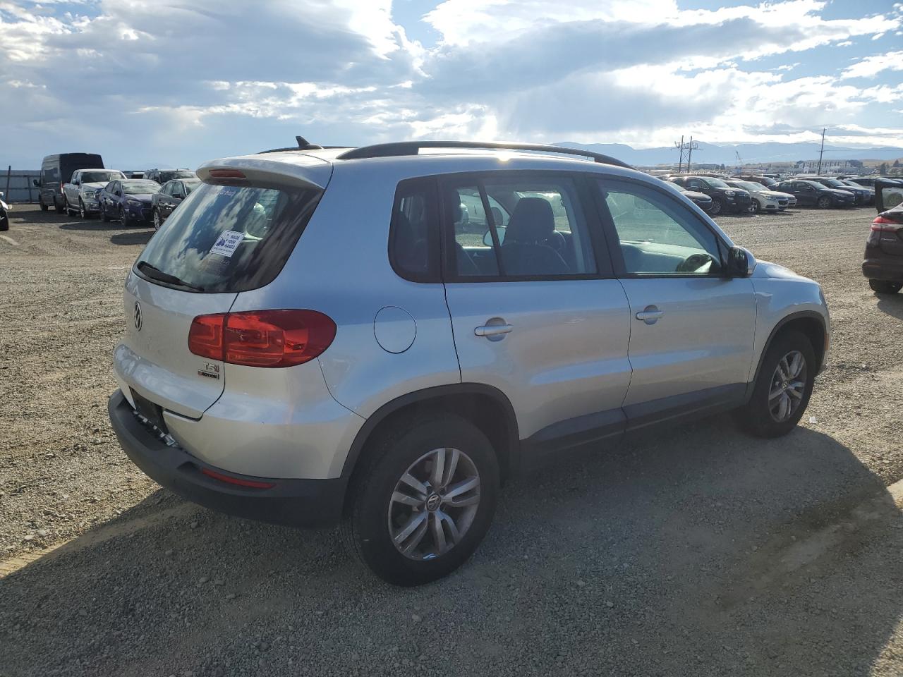 Volkswagen Tiguan S Image 9