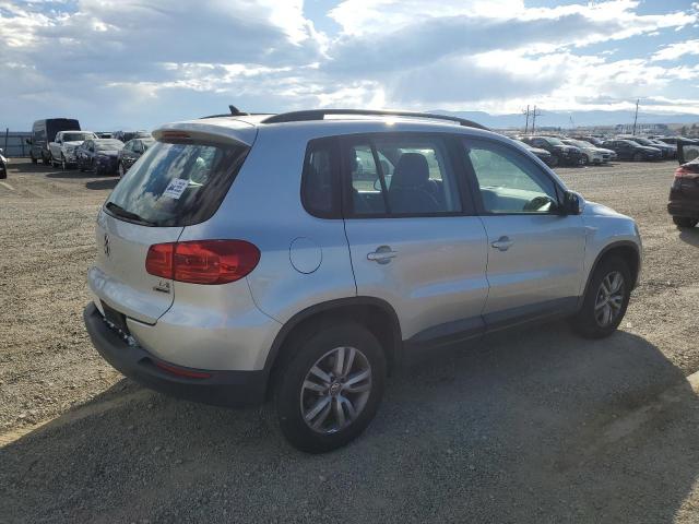 Volkswagen Tiguan S Image 9