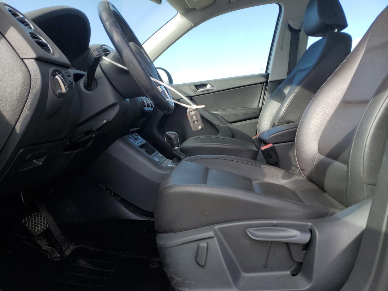 Volkswagen Tiguan S Image 5