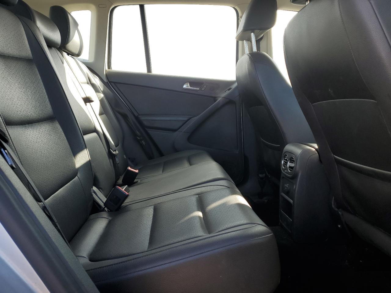 Volkswagen Tiguan S Image 8