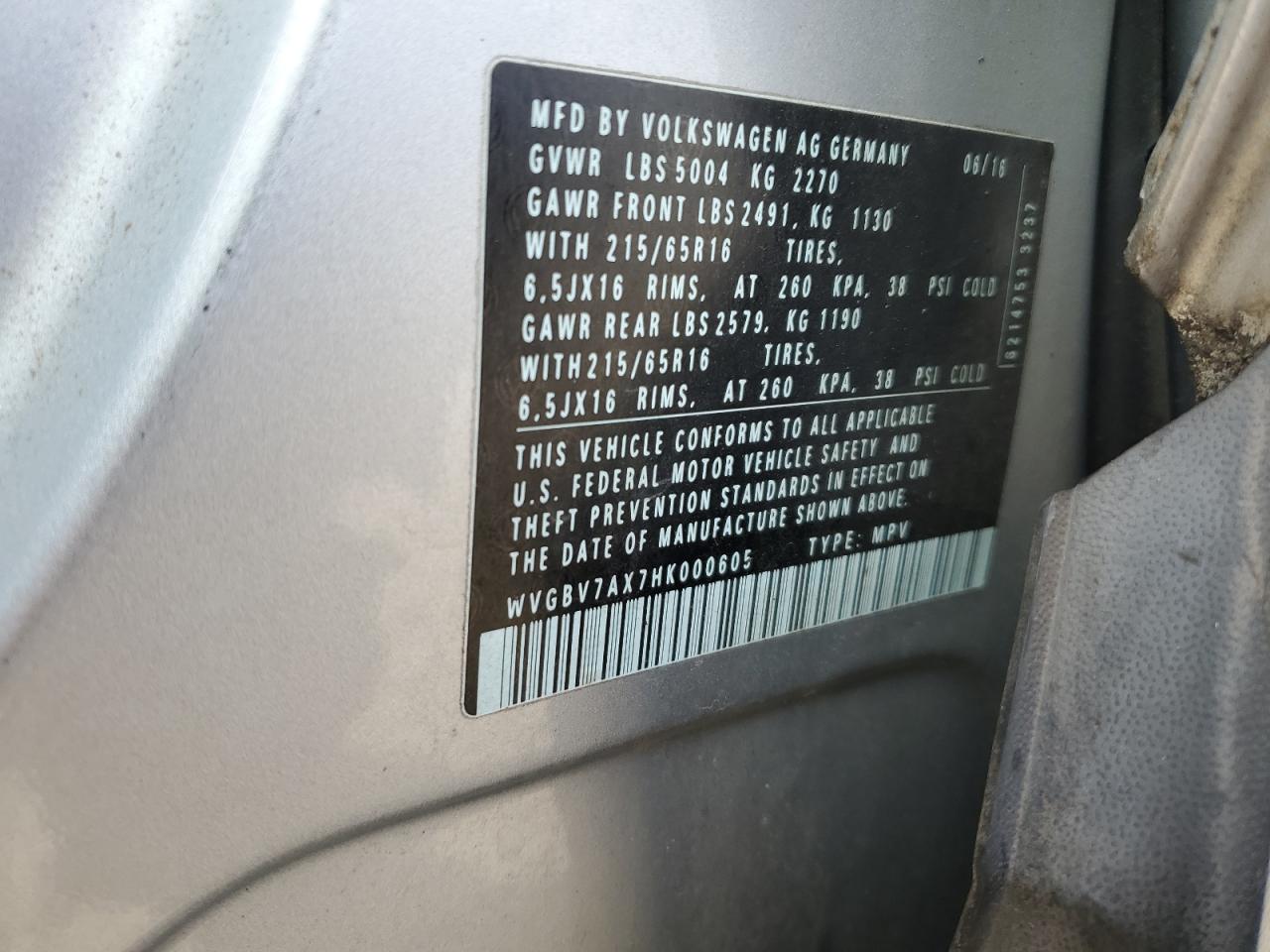 Volkswagen Tiguan S Image 6