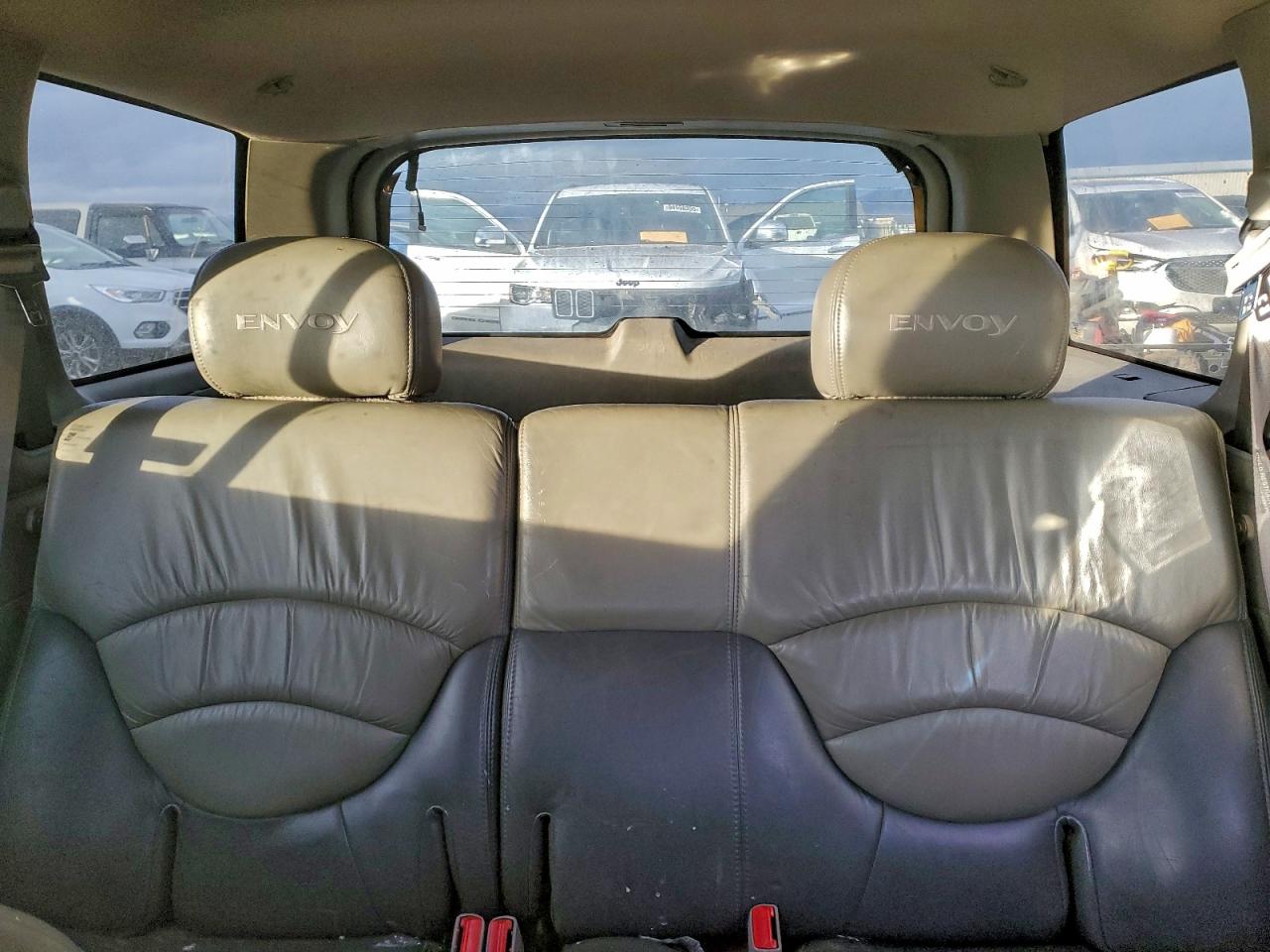 GMC Envoy Image 11