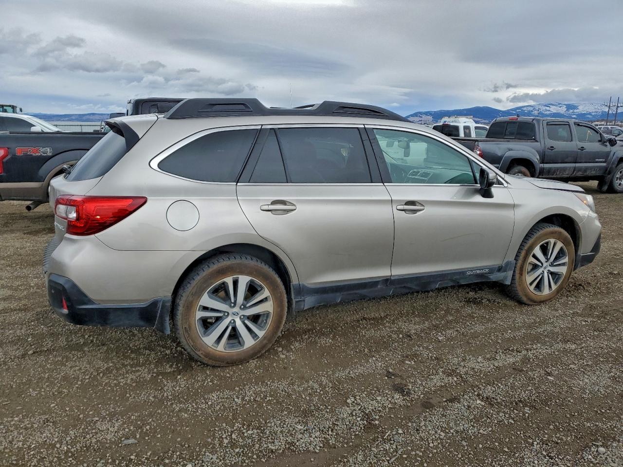 Subaru Outback 2.5i Limited Image 2