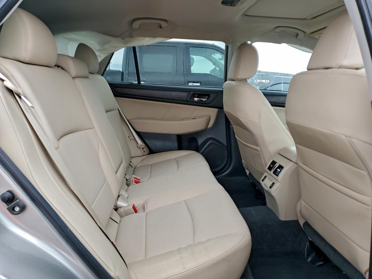 Subaru Outback 2.5i Limited Image 4