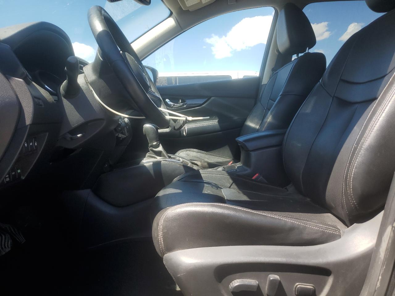 Nissan Rogue S Image 2