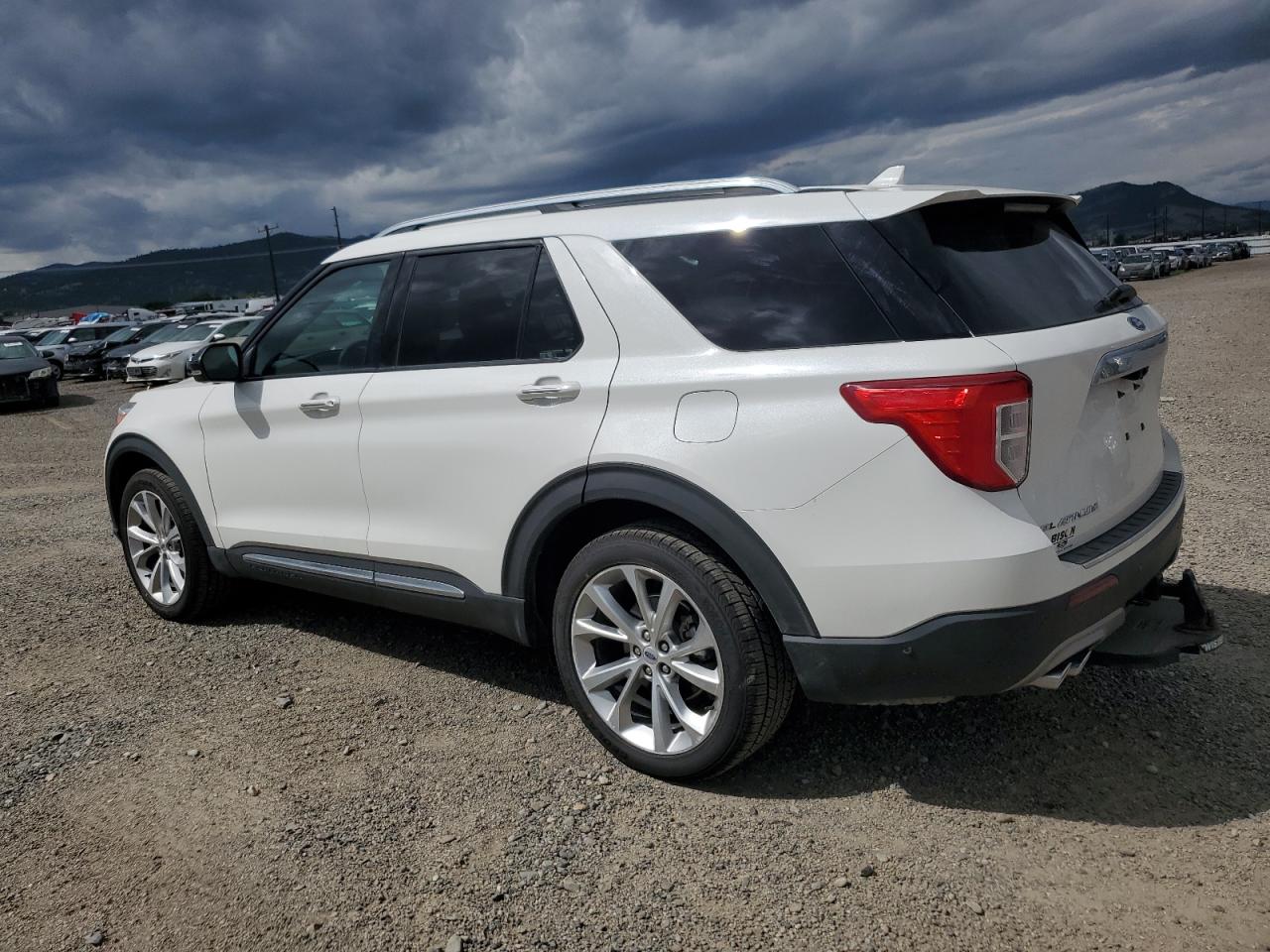 Ford Explorer Platinum Image 4