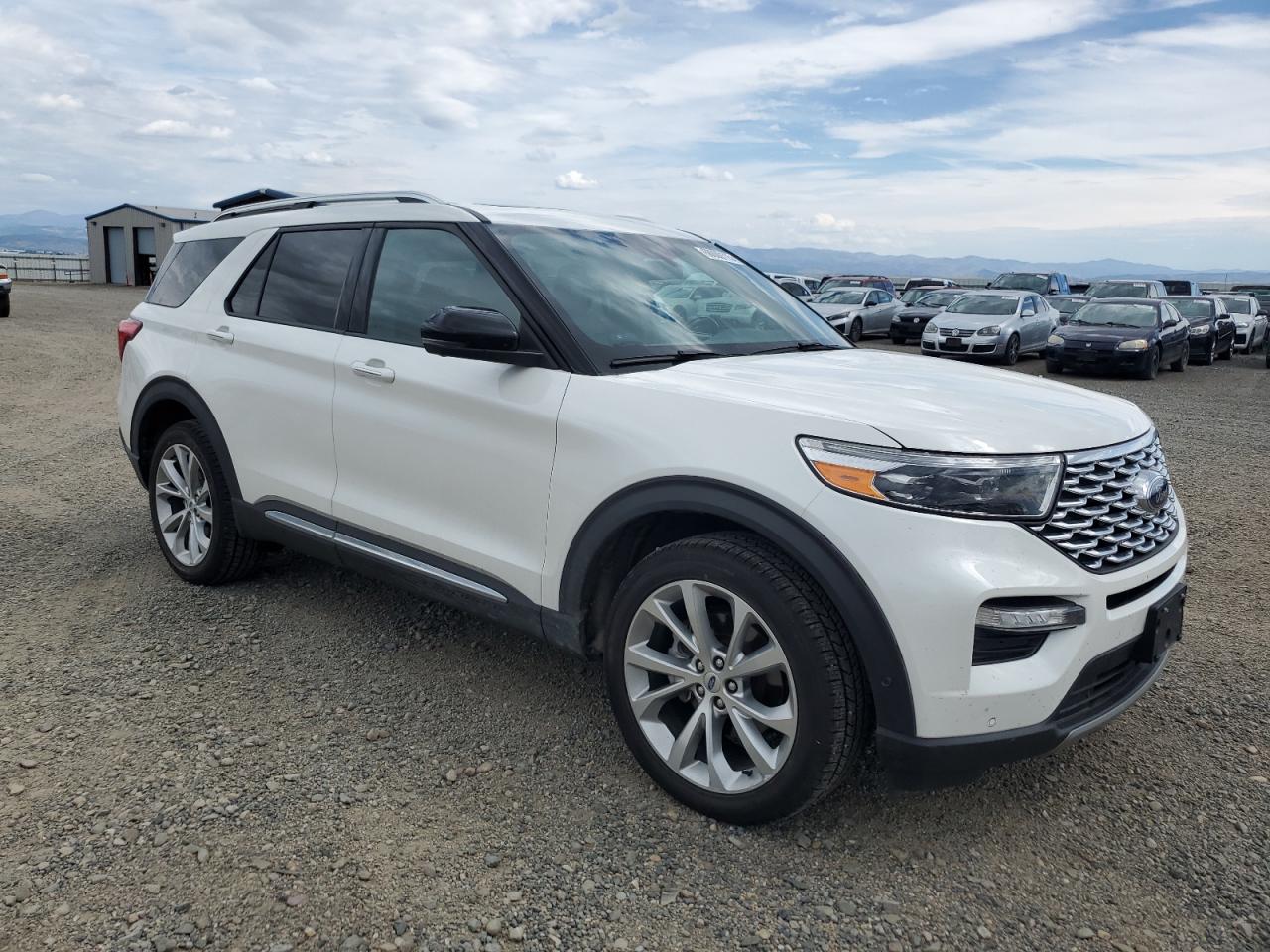 Ford Explorer Platinum Image 9