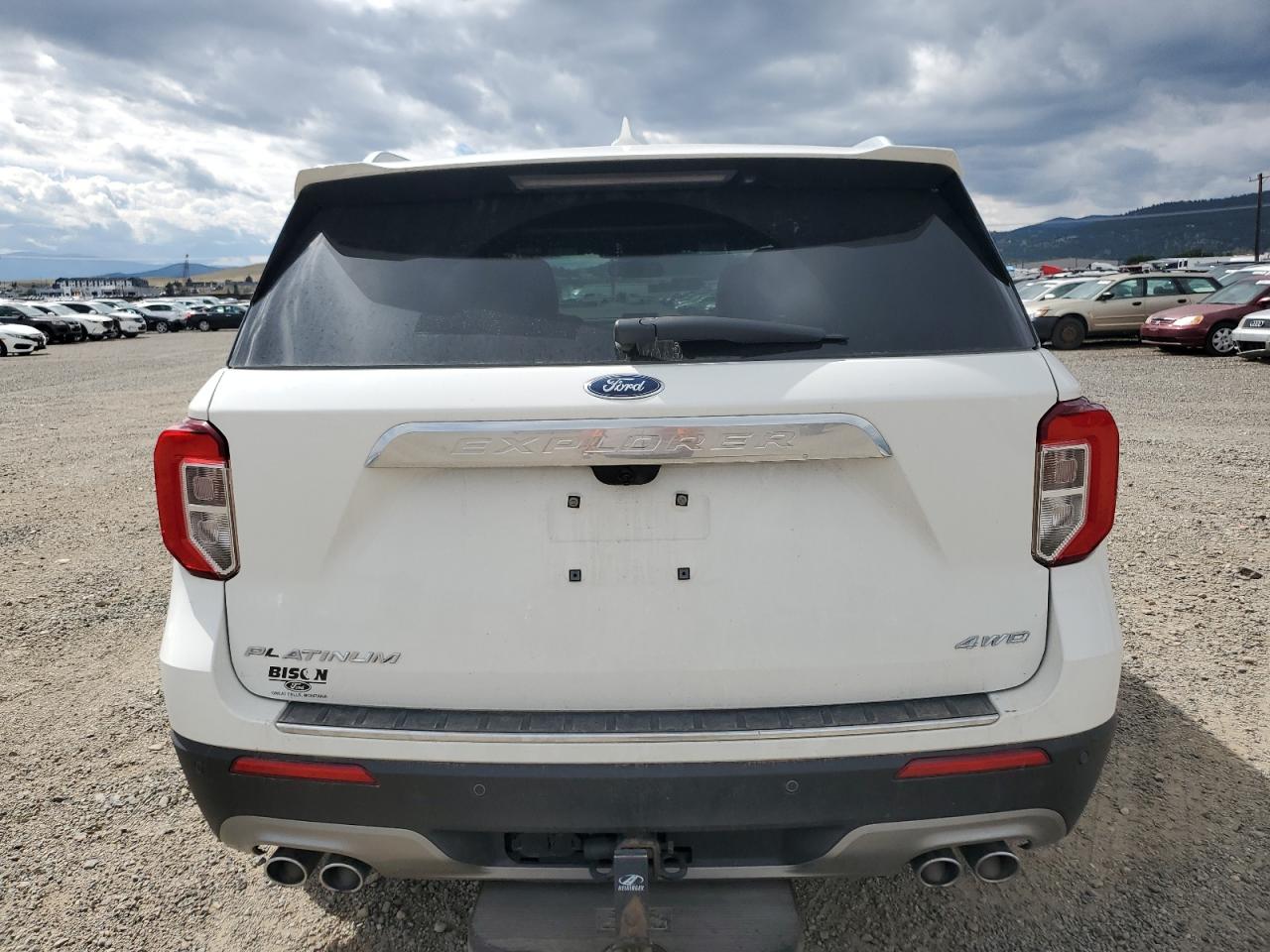 Ford Explorer Platinum Image 6