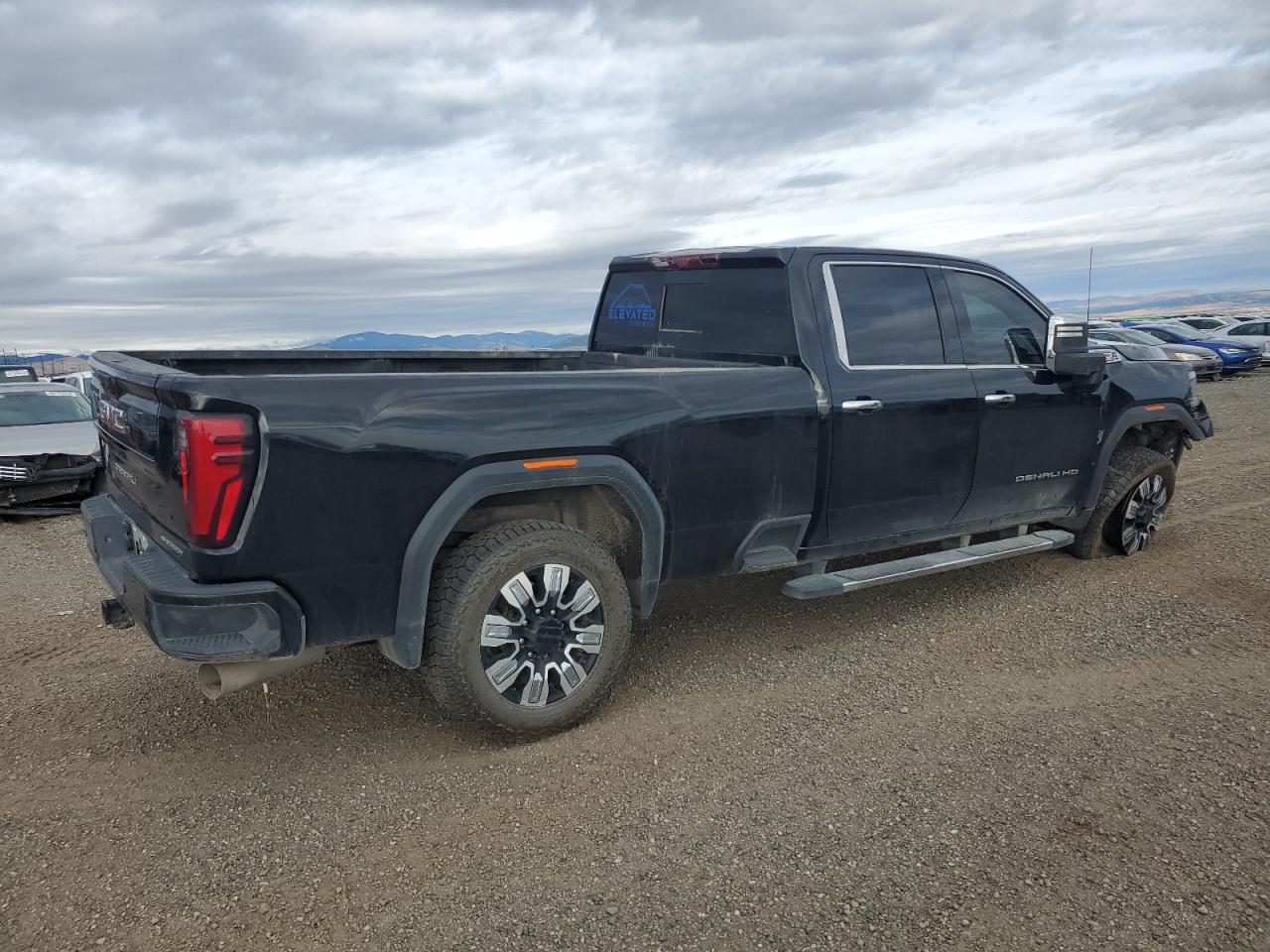 GMC Sierra K3500 Denali Image 2