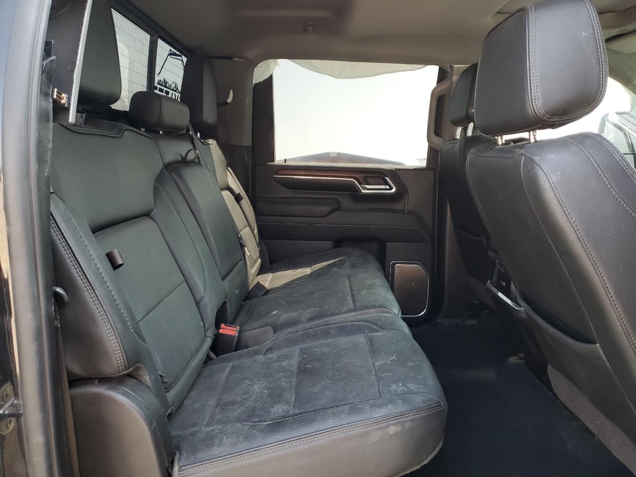 GMC Sierra K3500 Denali Image 3