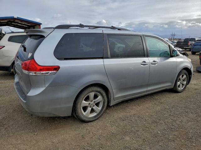 Toyota Sienna Le Image 13