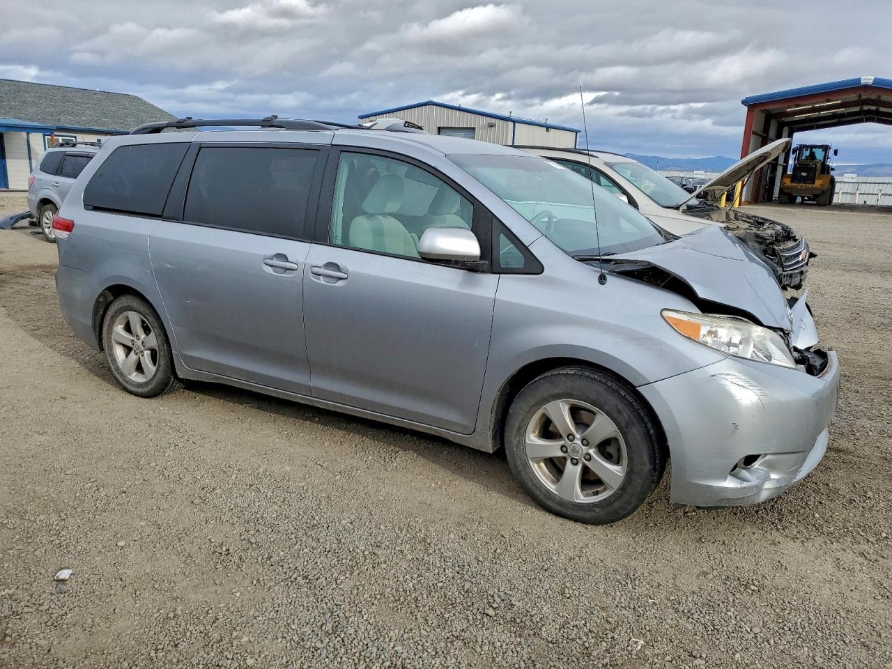 Toyota Sienna Le Image 4