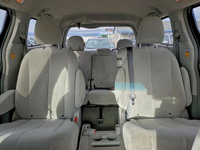 Toyota Sienna Le Image 11