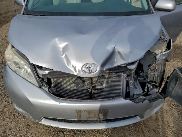 Toyota Sienna Le Image 7