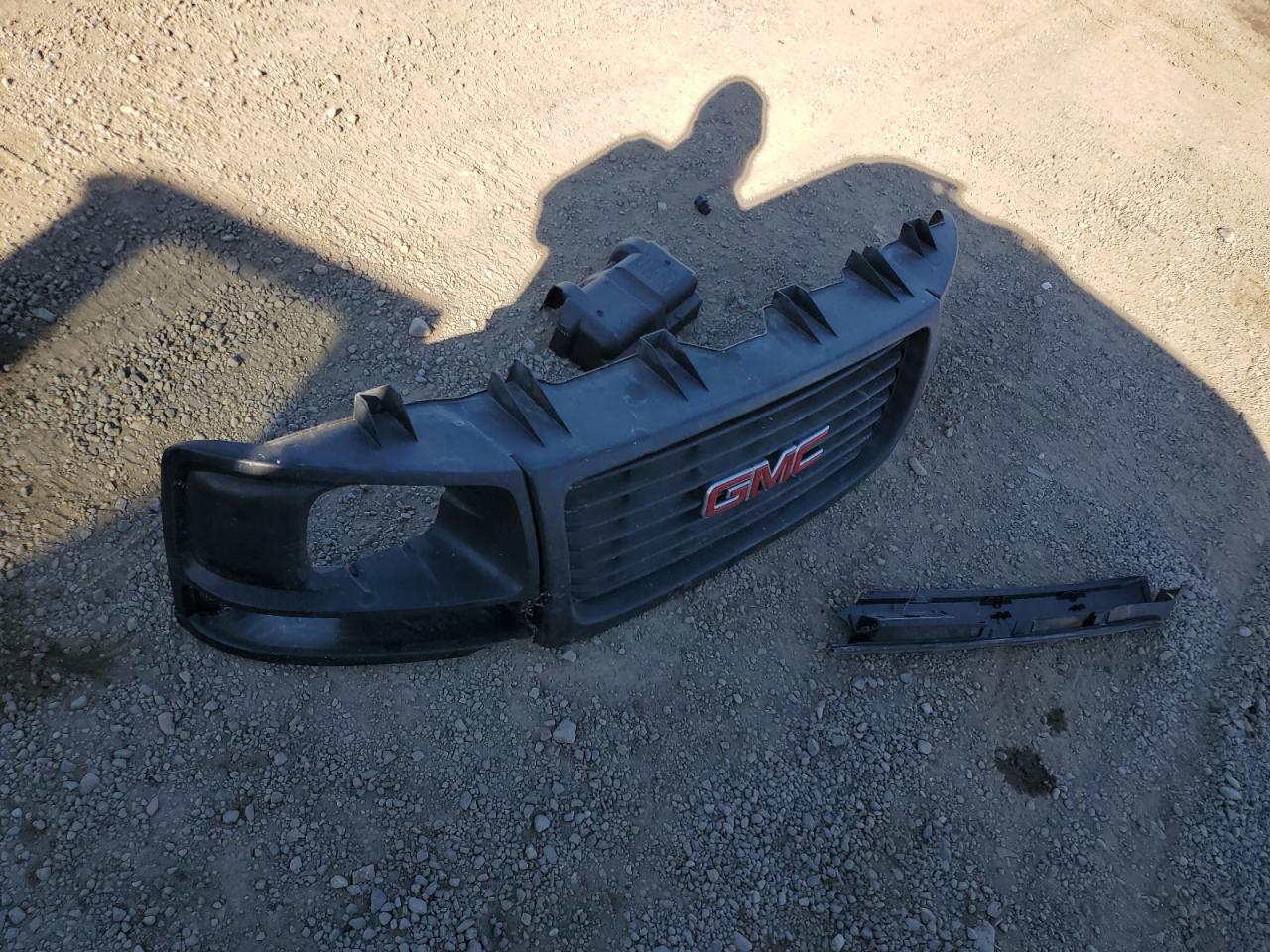 GMC Savana G2500 Image 2