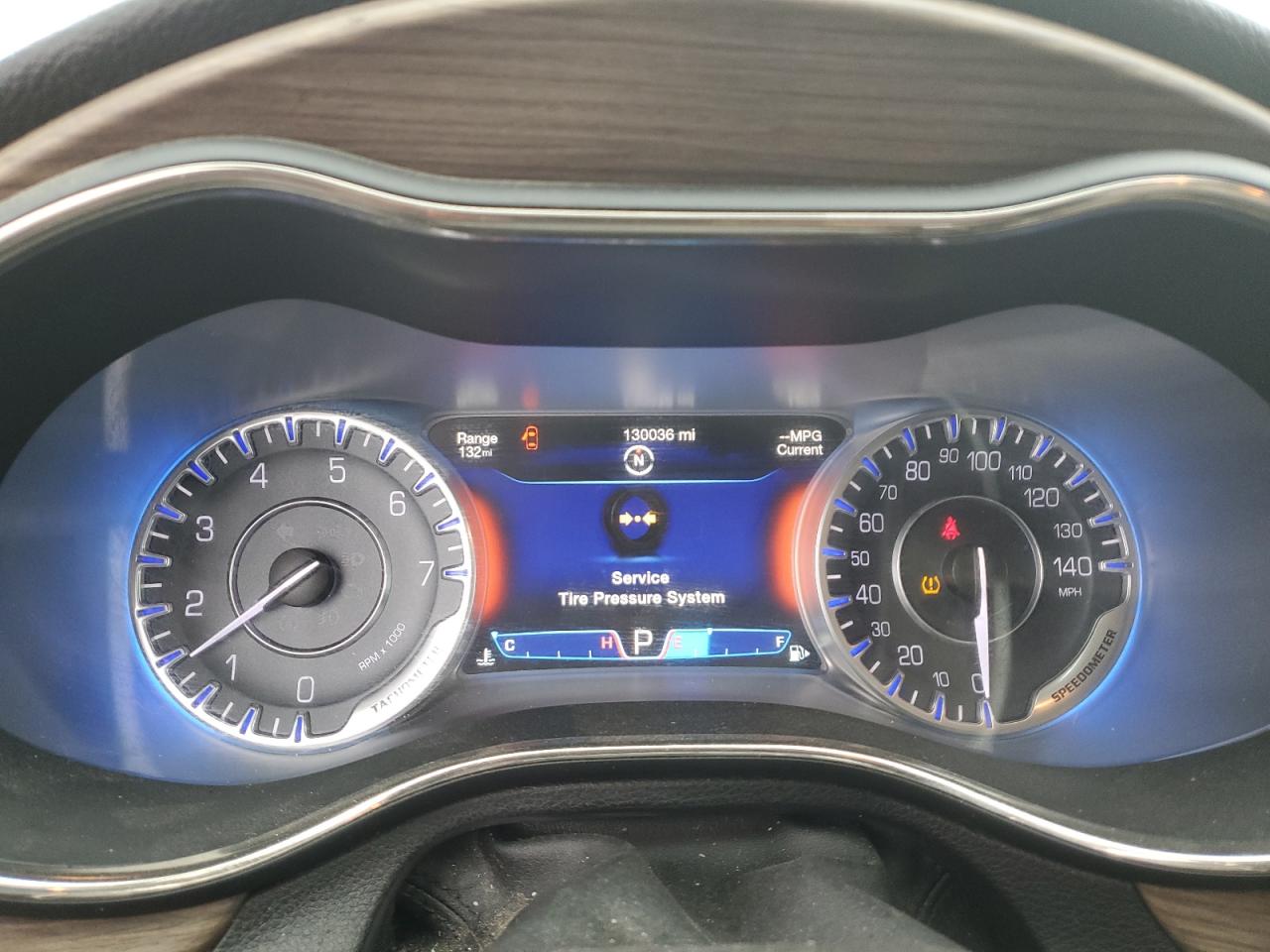 Chrysler 200 C Image 5