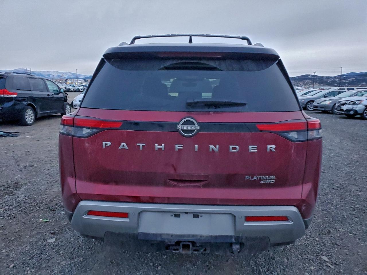Nissan Pathfinder Platinum Image 3