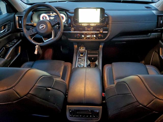 Nissan Pathfinder Platinum Image 5