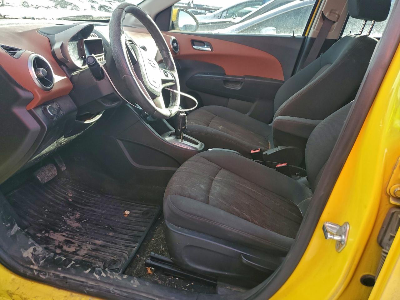 Chevrolet Sonic Lt Image 2