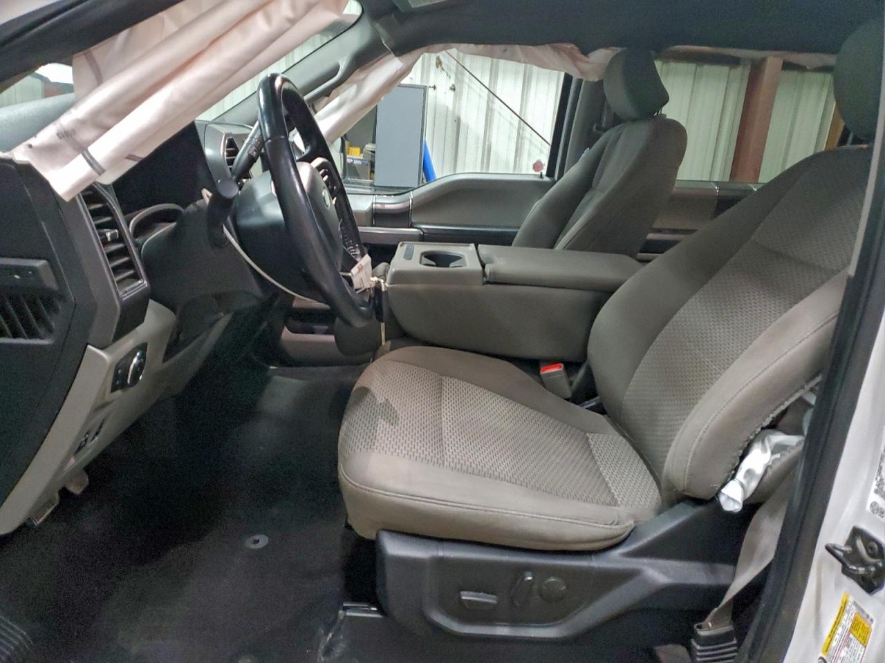 Ford F-150 Supercrew Image 11