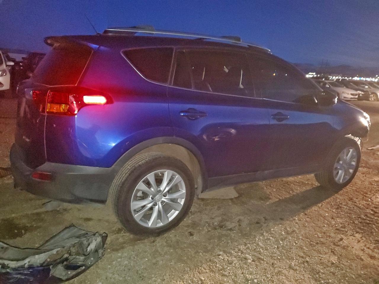 Toyota RAV4 Limited Image 8