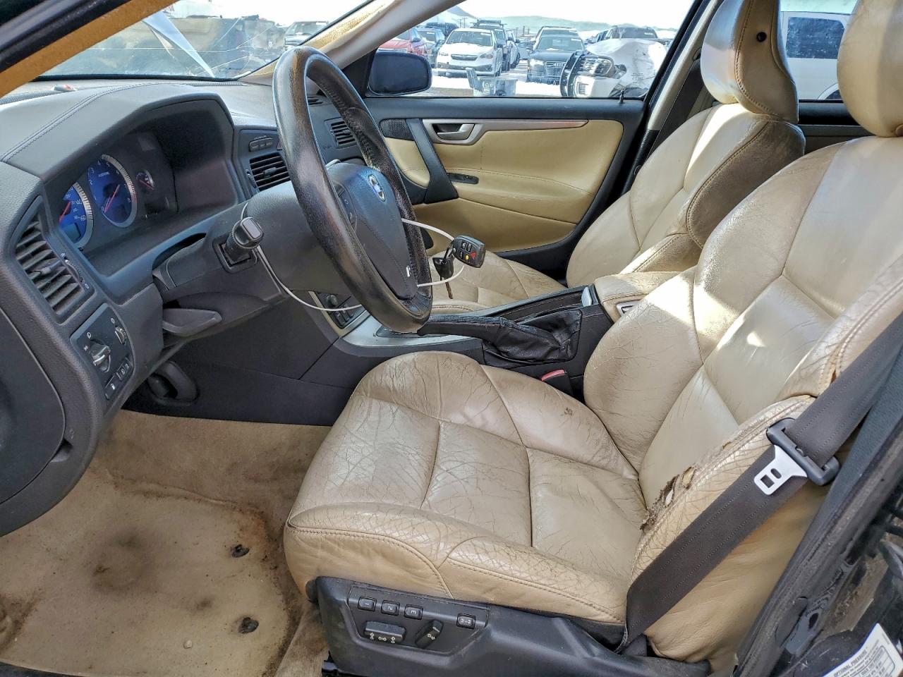 Volvo V70 R Image 11