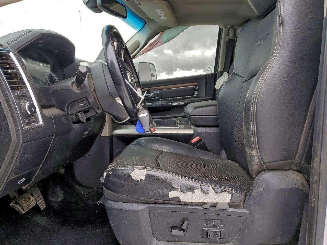 Ram 3500 Laramie Image 11