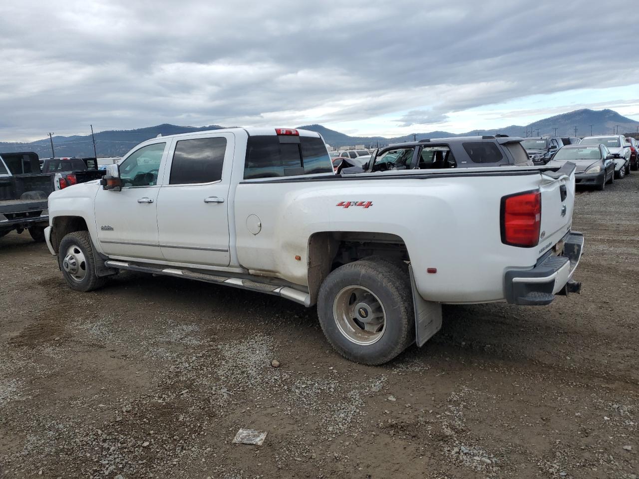 Chevrolet Silverado K3500 High Country Image 2