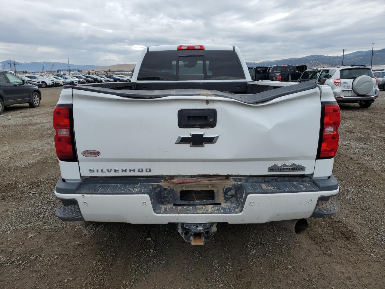 Chevrolet Silverado K3500 High Country Image 4