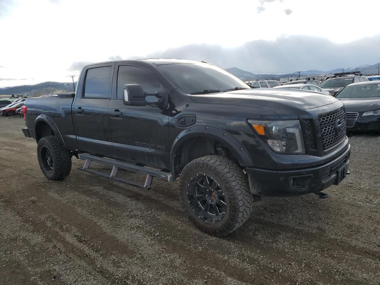 Nissan Titan Sl Image 5