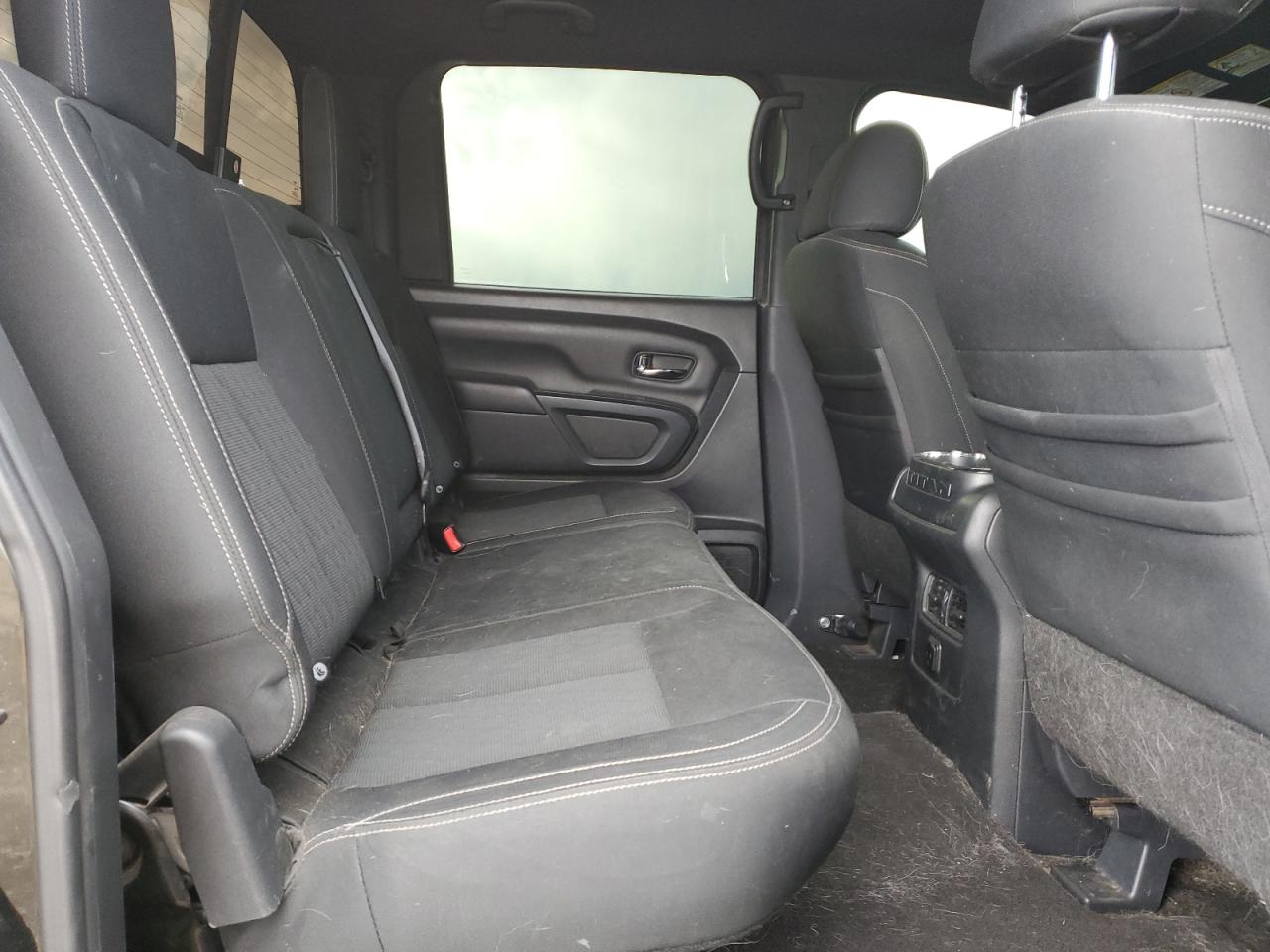 Nissan Titan Sl Image 11