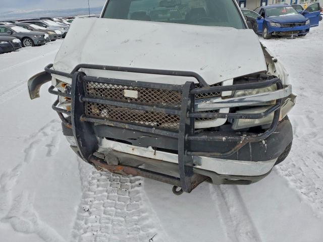 Chevrolet Silverado K2500 Heavy Duty Image 8